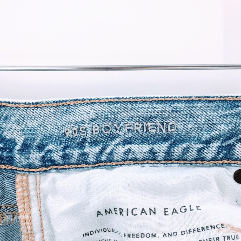 American Eagle Womens Jeans Blue 90s Boyfriend Rainbow Pocket Light Wash Sz 2 - Picture 12 of 13